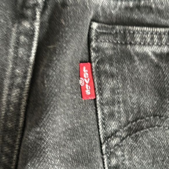 Levi black denim shorts size W 28 never worn - Picture 6 of 7